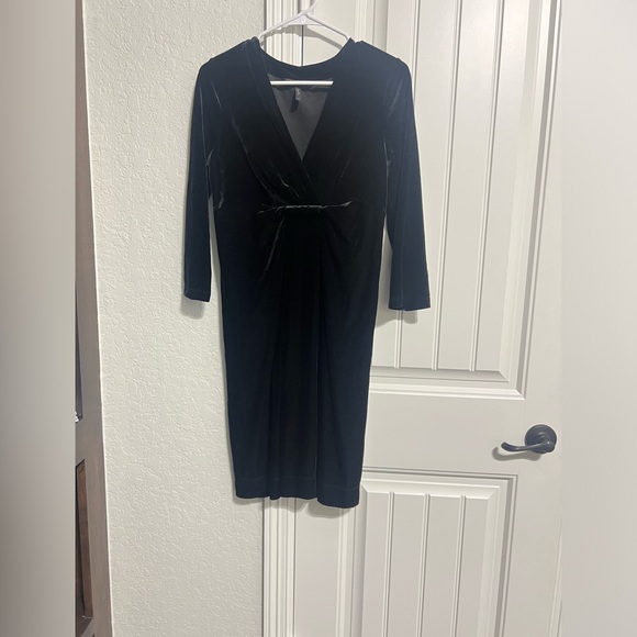 BCBGMAXAZRIA Womens Black
Velvet Twist Wrap Waist, Sz Medium - Picture 2 of 10